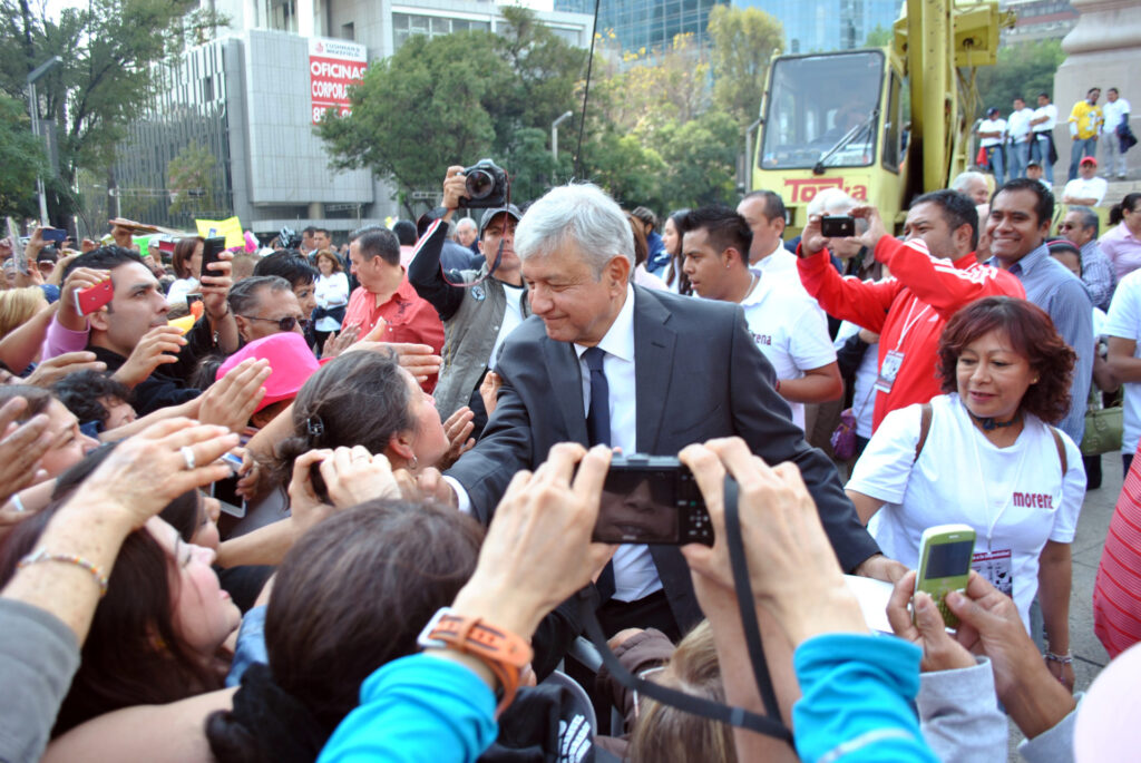 AMLO greeting supporters