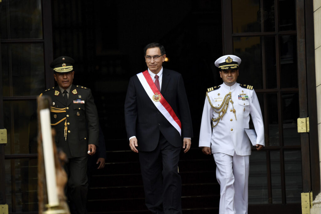 Vizcarra with military personnel